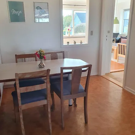 Lovely With Views Of Fields Casa vacanze