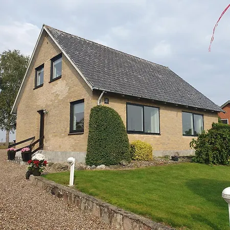 Lovely With Views Of Fields Ferienhaus *